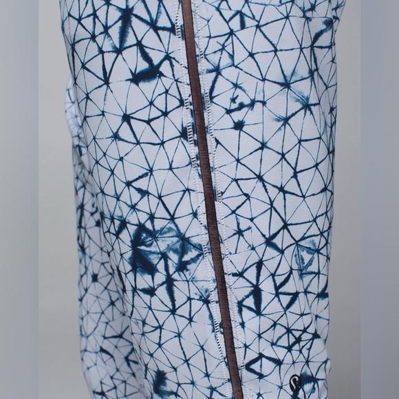 Lululemon Retreat Yogi Crop Star Crushed Silver Fox Deep Navy size 8 - Picture 6 of 12